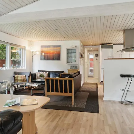 Gorgeous Home In Lokken With Sauna 洛肯
